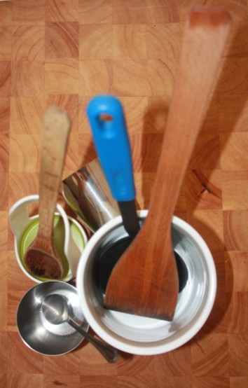 Used utensils in Spoon and Ladle Rest